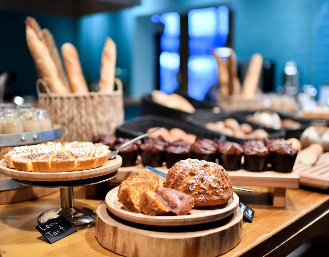 Gudauri Lodge ภายนอก รูปภาพ A selection of pastries at a buffet