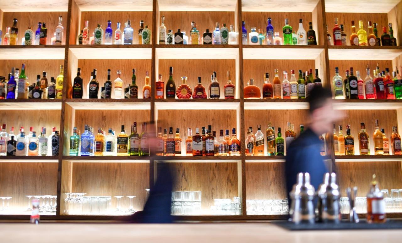 Gudauri Lodge ภายนอก รูปภาพ A bar in London
