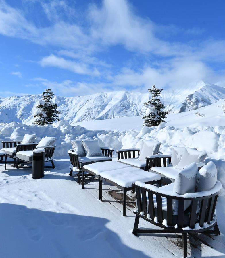 Gudauri Lodge ภายนอก รูปภาพ The view from the 10th floor of the Hotel