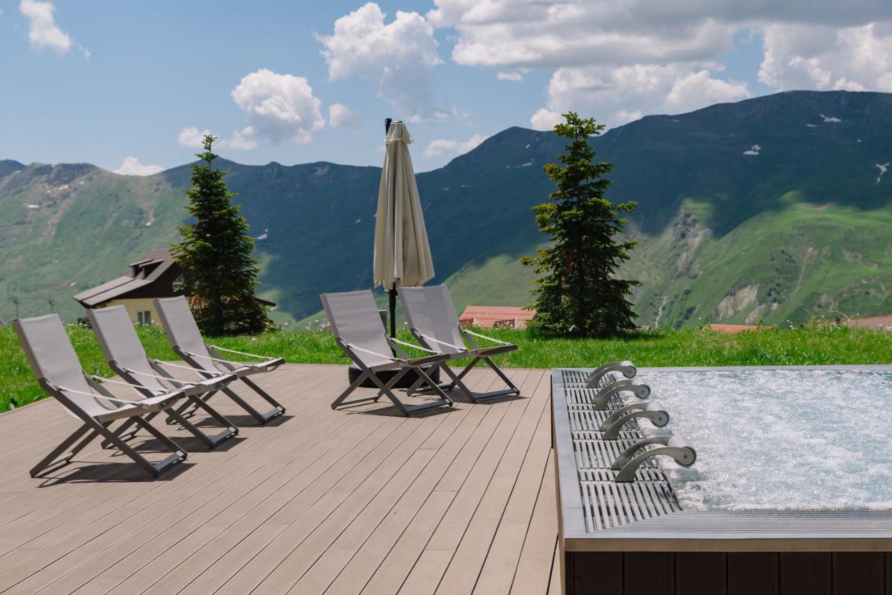 Gudauri Lodge ภายนอก รูปภาพ Composite wood