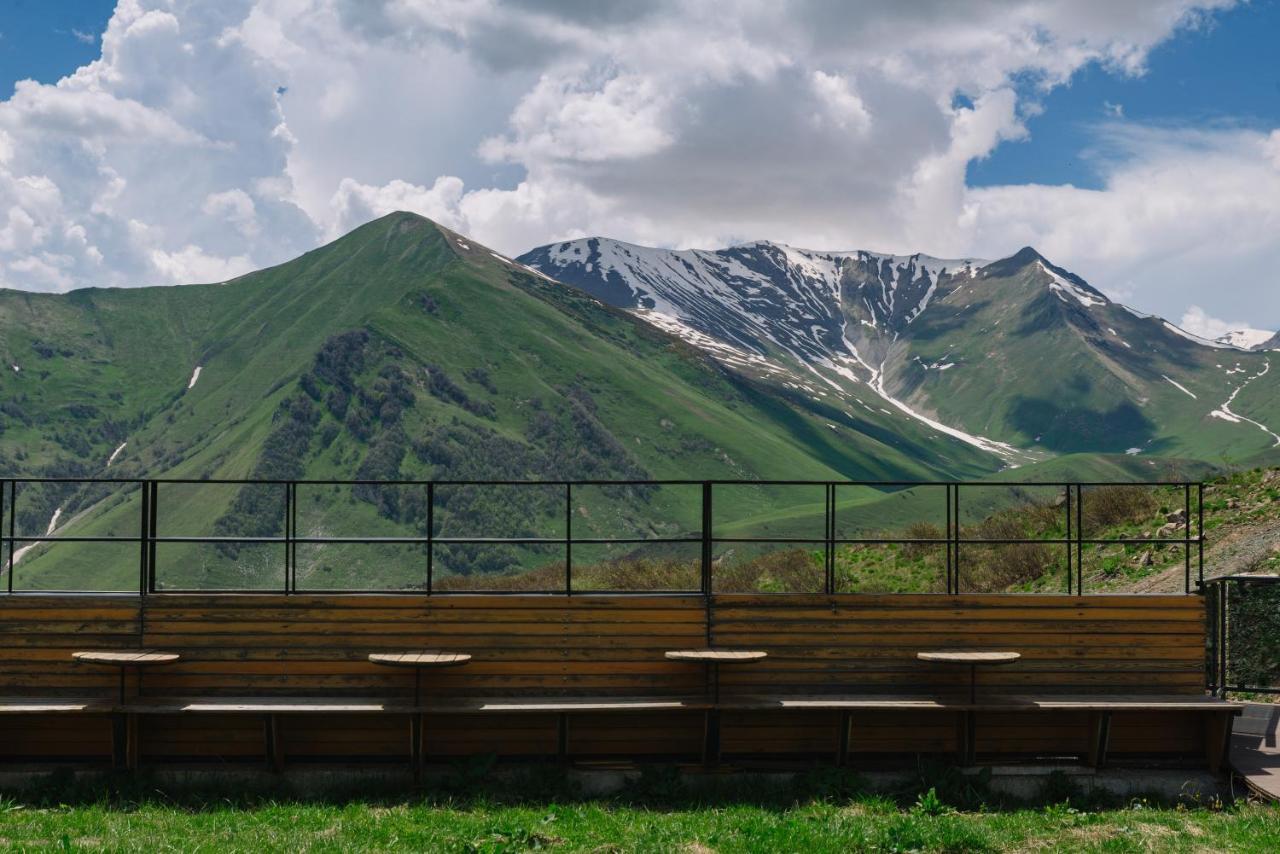 Gudauri Lodge ภายนอก รูปภาพ The mountain range of the Albanian Alps