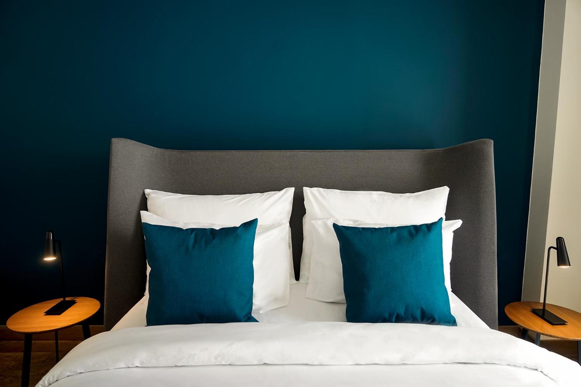 Gudauri Lodge ห้อง รูปภาพ A bed with cushions