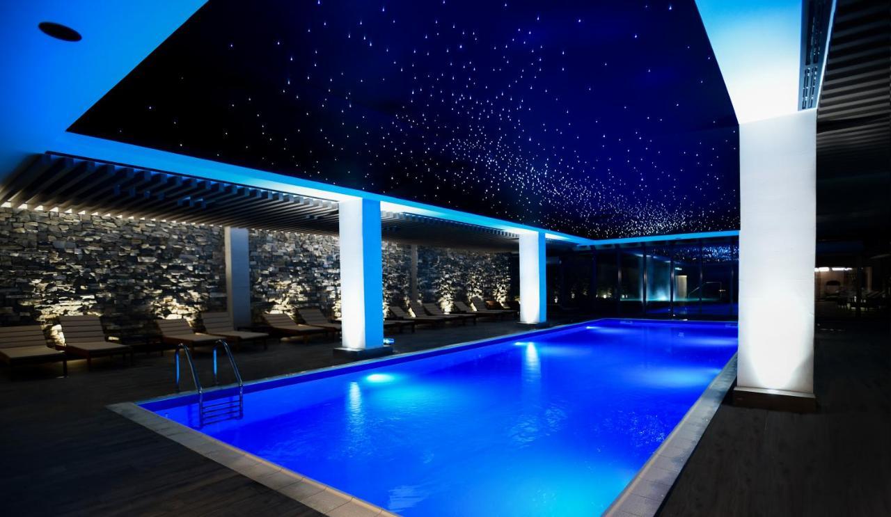 Gudauri Lodge ภายนอก รูปภาพ The pool at the hotel
